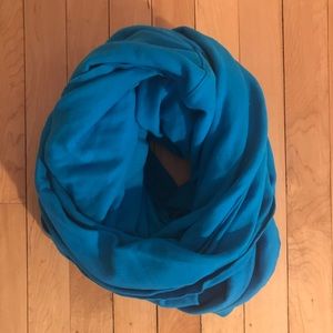 AMERICAN APPAREL circle/infinity scarf, blue.